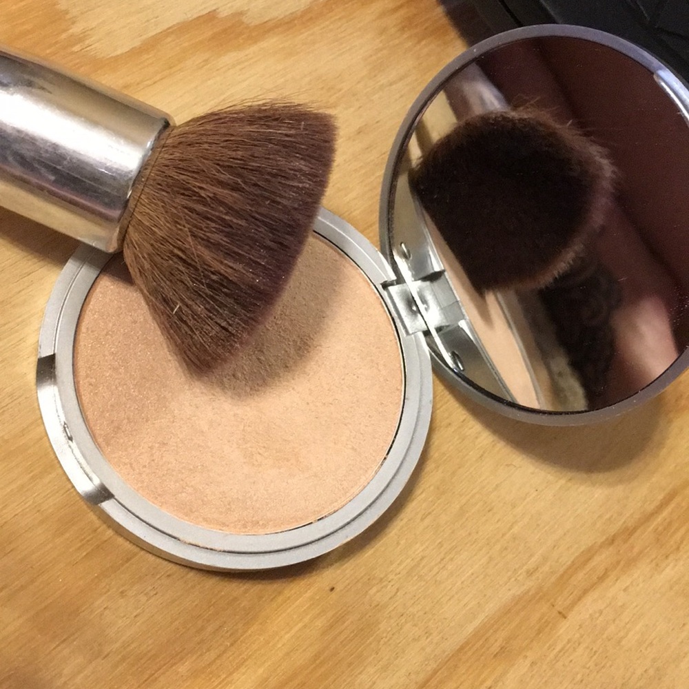 Mary-Lou manizer luminiferous